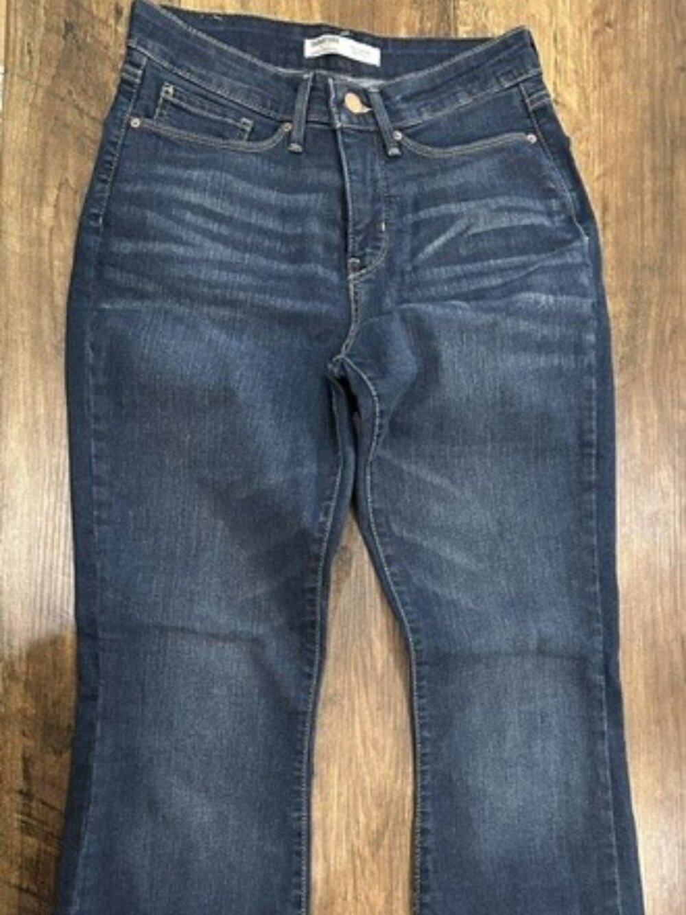Signature by Levi Strauss Totally Shaping Bootcut Jeans – Dark Wash – Size 4M